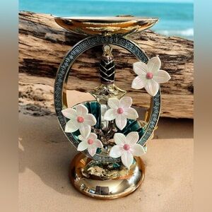 Elegant Gold and White Disney Mulan Floral Home Accent